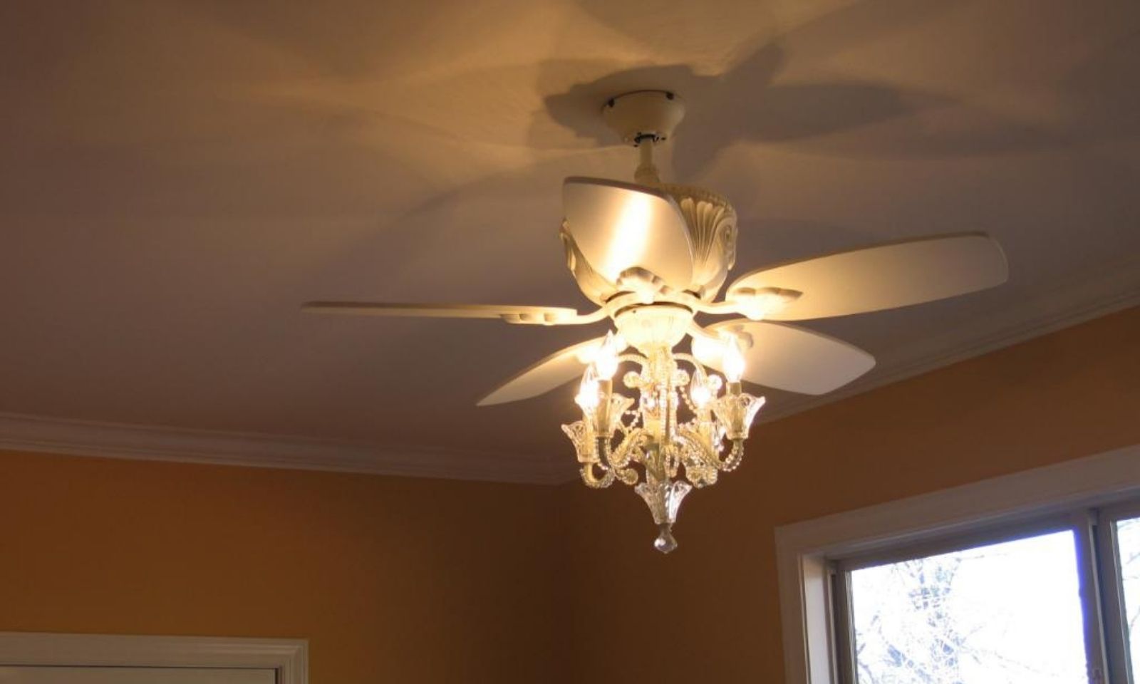 Buy-Ceiling-Fans-with-Lights.jpeg